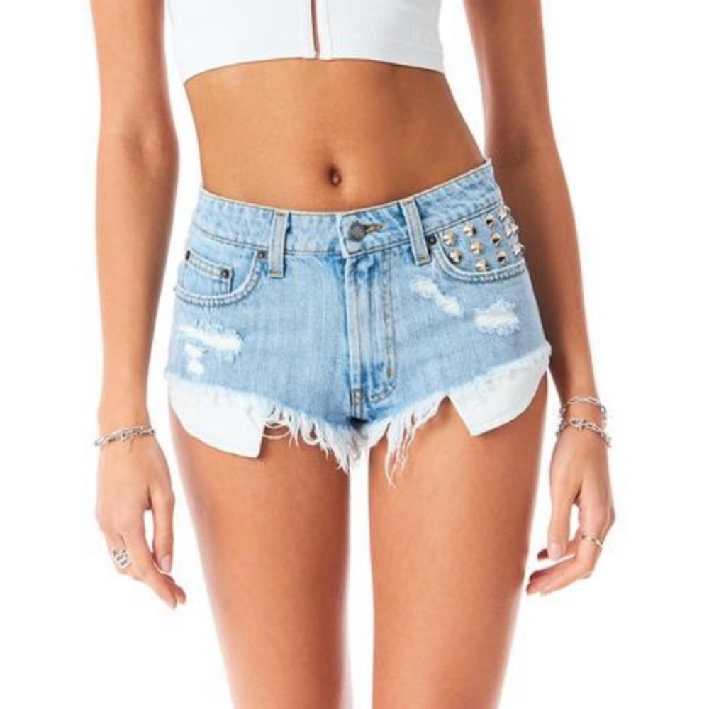 CARMAR LIGHT WASH SHORT-SHORTS